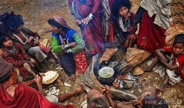 Yaklaşanı öldürüp etiyle besleniyorlar! Uçan cisimlere ok ve mızraklarla saldırdılar 🏹 İşte dünyanın en vahşi kabilesi 25