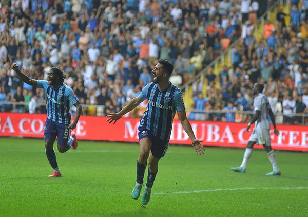 kartalin-kanadi-kirildi-adana-demirspor-evinde-farka-kostu-adana-demirspor-4-2-besiktas-mac-sonucu-1695840991454.jpg Kartal'ın kanadı kırıldı! Adana Demirspor evinde farka koştu! Adana Demirspor 4-2 Beşiktaş (MAÇ SONUCU) - 3