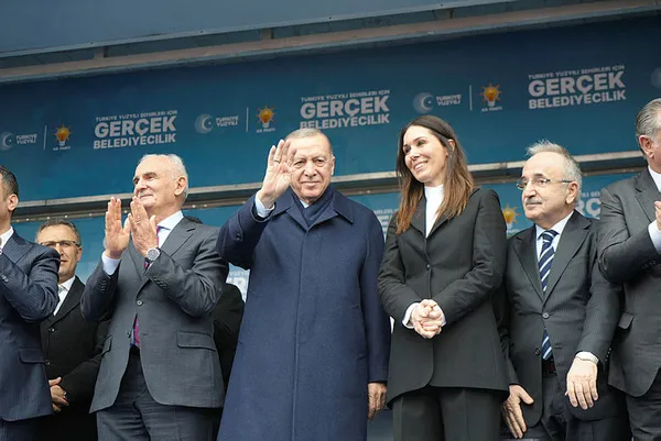baskan-recep-tayyip-erdogan-samsunda-chpdekiler-birbirini-hancerleyerek-cikar-kavgasina-tutustu-1708004766613.jpg Başkan Recep Tayyip Erdoğan Samsun'da: CHP'dekiler birbirini hançerleyerek çıkar kavgasına tutuştu... - 4