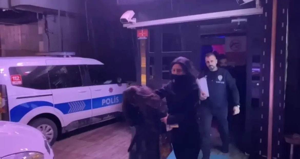 1792657141123.jpeg Ankara’da özel okulda skandal! 4 yıllık sınıf öğretmeni uyuşturucu ve fuhuştan tutuklandı - 1