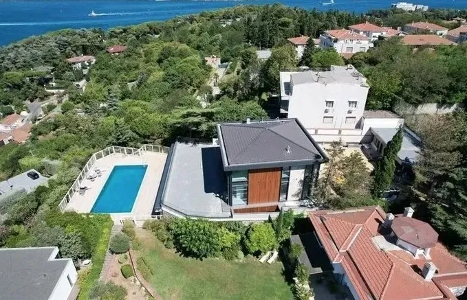 Vaniköy’deki kaçak villada İBB imzası! Aymazlık dedi İstanbulluları uyardı: Ekrem İmamoğlu 3 ilçede riskli alanları imara açtı