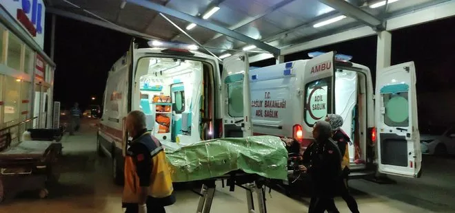 Adana’da feci kaza: Minibüs şarampole devrildi