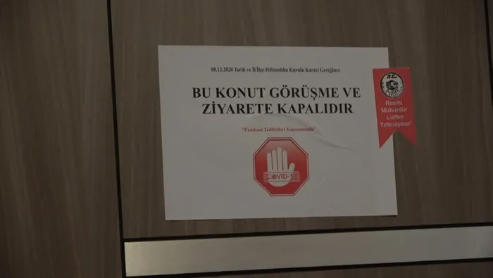 Son dakika: Balıkesir'de koronavirüs vakası görülen evlere not asıldı: Bu konut görüşme ve ziyarete kapalıdır - 2
