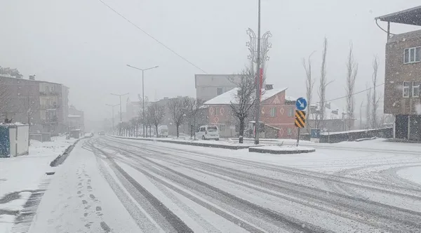istanbula-kar-geliyor-meteorolojinin-5-gunluk-haritasina-yansidi-sogugun-devami-lapa-lapa-kar-1706265358325.jpg İstanbul'a kar geliyor! Meteoroloji'nin 5 günlük haritasına yansıdı | Soğuğun devamı lapa lapa kar - 2
