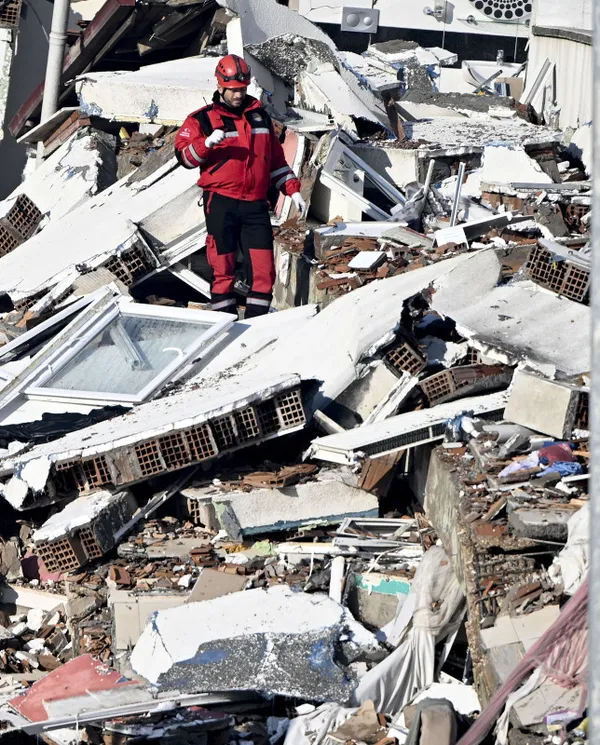 Tüm Türkiye’de deprem seferberliği! Soner Arıca kan bağışı kuyruğunu böyle paylaştı! Gurur duydum
