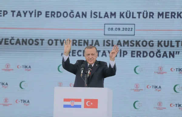 Son dakika: Başkan Erdoğan Balkanlar ziyareti sonrası uçakta basın mensuplarının sorularını yanıtladı