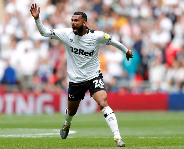 İngiliz futbolcu Ashley Cole futbolu bıraktı - 1