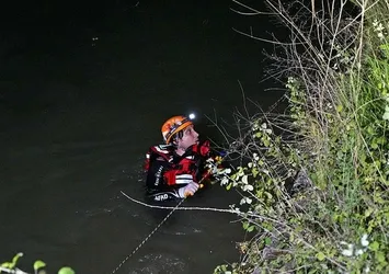 Antalya'da otomobil dereye uçtu! 1 kayıp 1 ölü