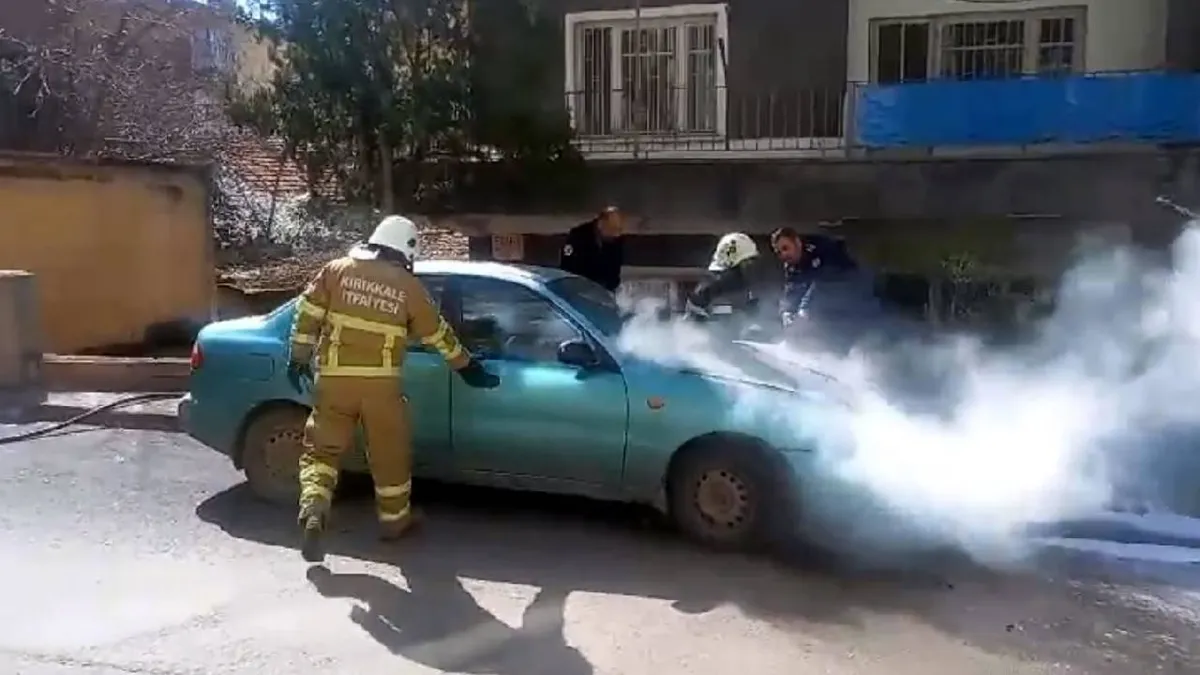 Kırıkkale'de park halindeki otomobil yandı