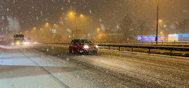 İstanbul'da kötü hava koşulları nedeniyle "kamu çalışanlarına idari izin" kararı
