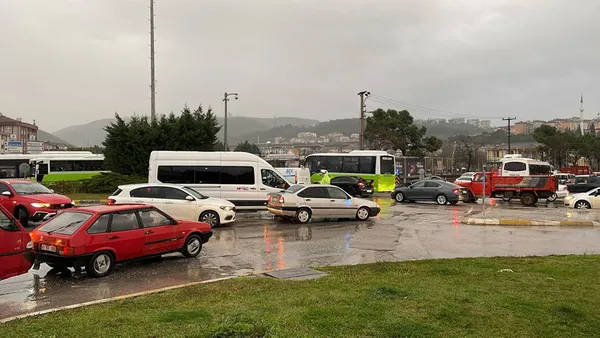 D-100 kara yolunda feci kaza! Trafik yeniden ulaşıma açıldı - 2