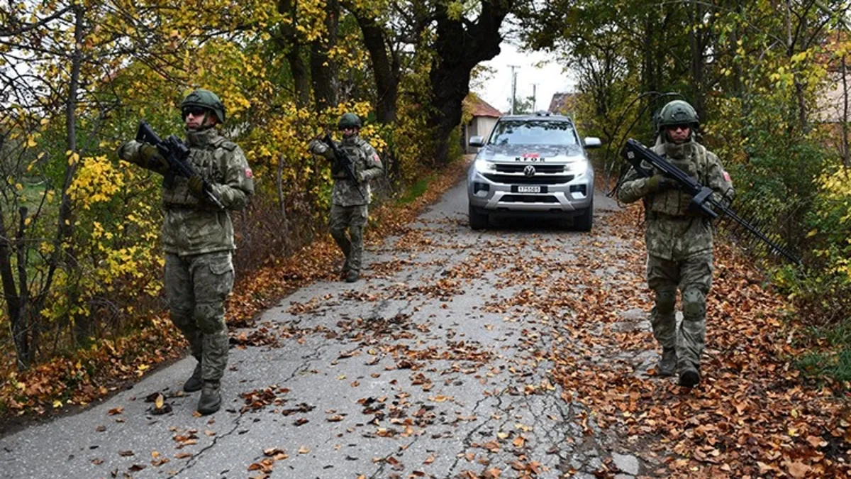 Türk askerinden Kosova'daki devriye faaliyetlerine devam