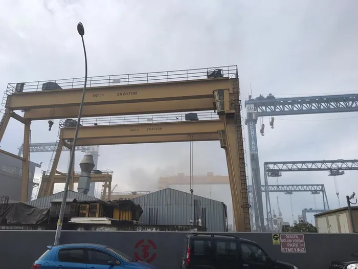 Son dakika: Tuzla'da tersanedeki gemide korkutan yangın - 1