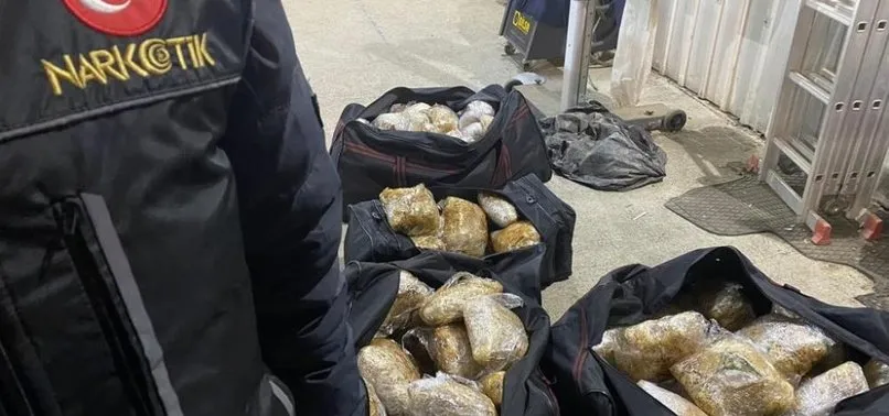 Düzce’de kargo aracının içinde 65 kilodan fazla gram uyuşturucu yakalandı