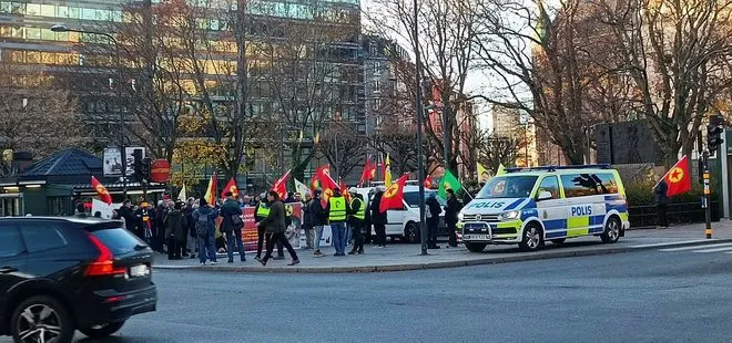 NATO’ya ve Türkiye’ye söz veren İsveç’te tablo aynı: Terör örgütü PKK-YPG yandaşları Stockholm’de gösteri yaptı