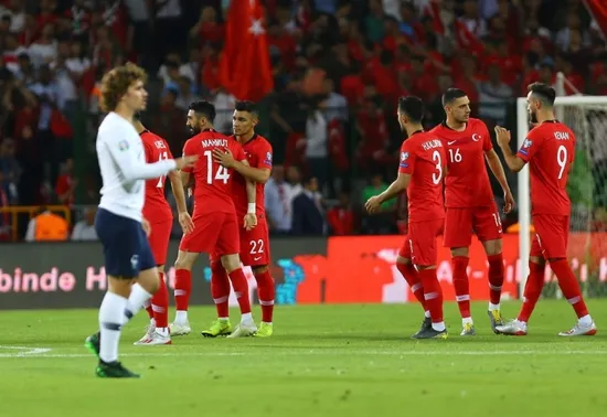 Türkiye, Fransa’yı iki golle devirdi