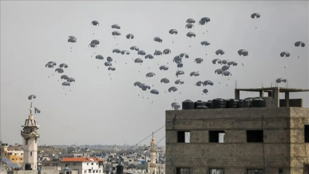 Ürdün 4 ülkenin katılımıyla Gazze'nin kuzeyine havadan yardım indirdi