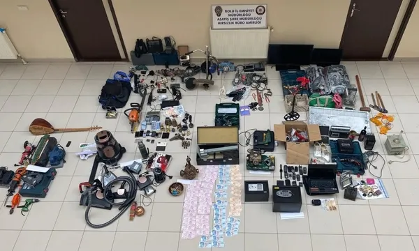 boluda-akilalmaz-soygun-girdikleri-villalarda-yemek-pisirip-yediler-1666772377416.jpg Bolu'da akılalmaz soygun! Girdikleri villalarda yemek pişirip yediler - 1