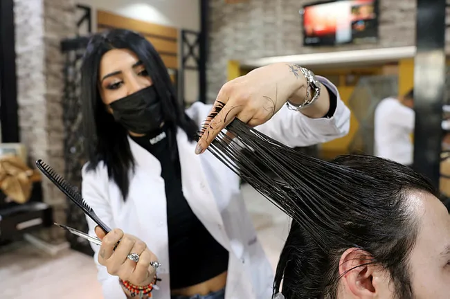 Gaziantep'te Fatmagül kadın kuaförlüğünü bırakıp erkek berberi oldu - 5