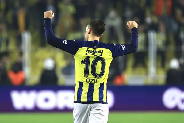 Mesut Özil'den Galatasaray derbisi mesajı - 1