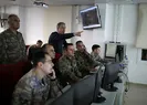 Milli Savunma Bakanı Hulusi Akar ve komutanlar sınırdaki Komuta Merkezinde