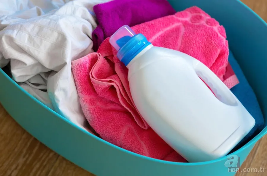 Çamaşır suyu lekesi nasıl çıkar? Her evde bulunuyor, lekeyi saniyeler içinde siliyor 4