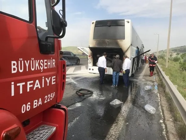 Seyir halindeki yolcu otobüsünde yangın - 1