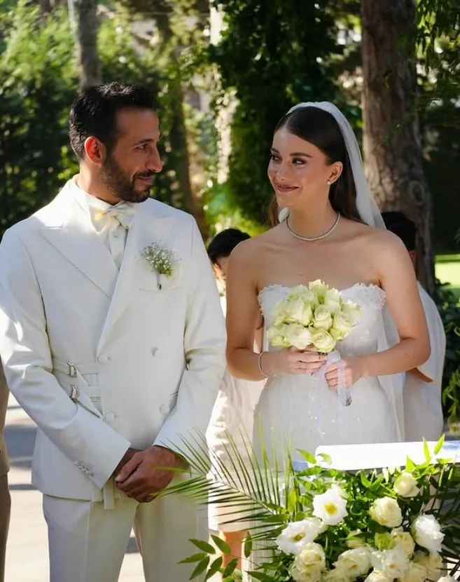 beril-pozam-evlilige-bakisini-anlatti-ersin-ariciya-ask-dolu-sozler-1777120348252.jpg Beril Pozam evliliğe bakışını anlattı! Ersin Arıcı’ya aşk dolu sözler - 1