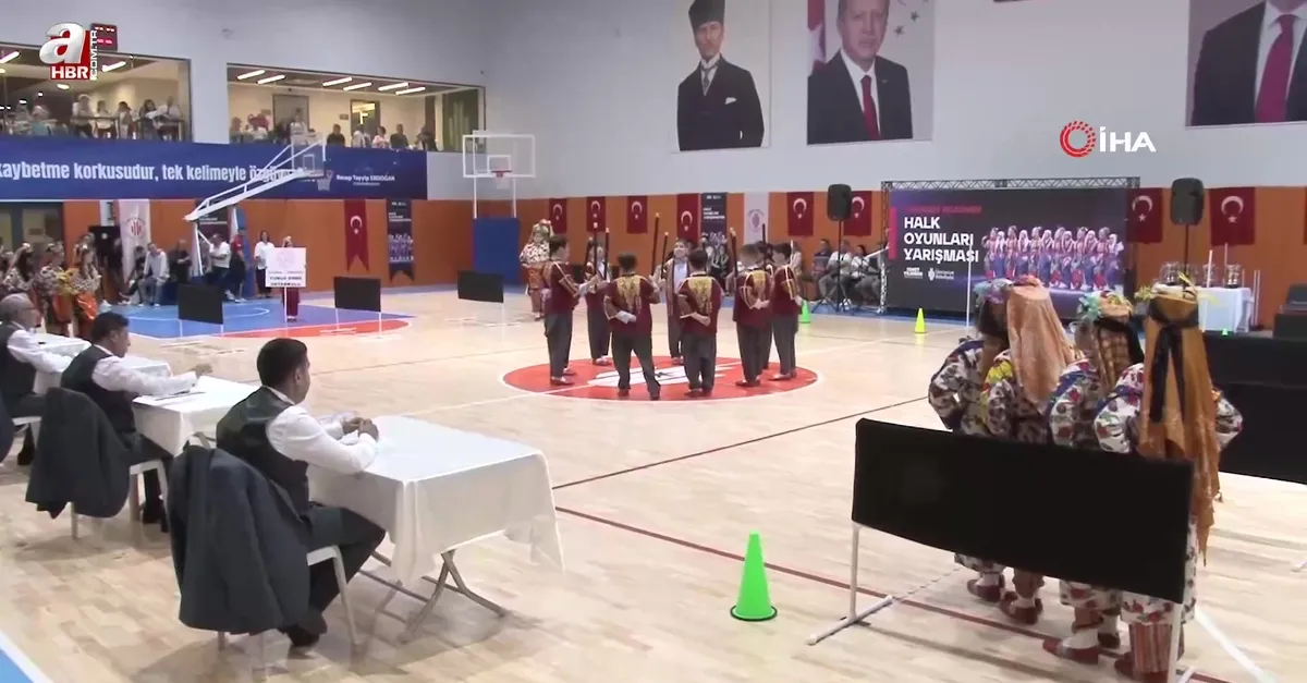 Ümraniye'de halk oyunları şöleni
