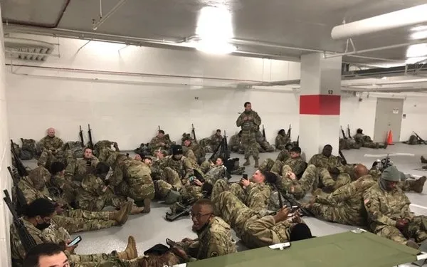 ABD askerleri yerlerde yatmıştı! First Lady Jill Biden kurabiye ile özür diledi