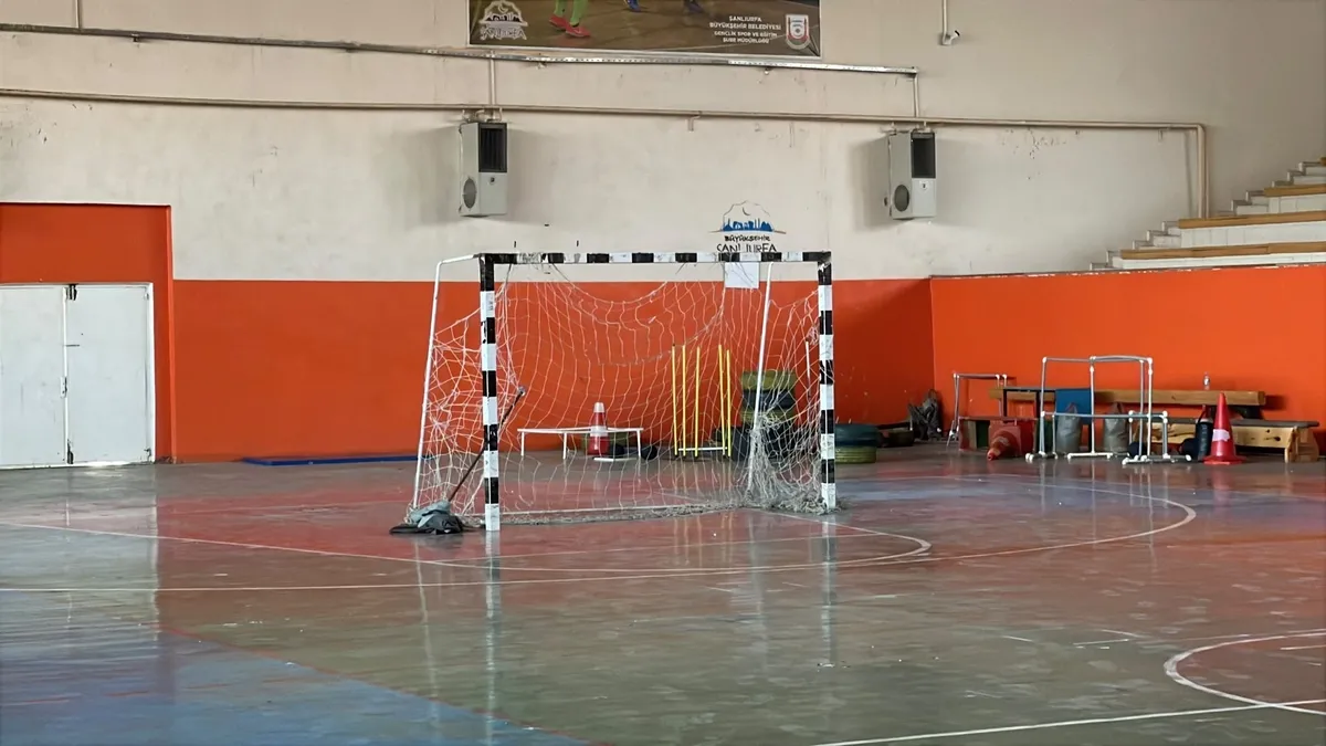 Okulun spor salonunda feci kaza! Kale direğinin altında kalan minik Mert kurtarılamadı - 2