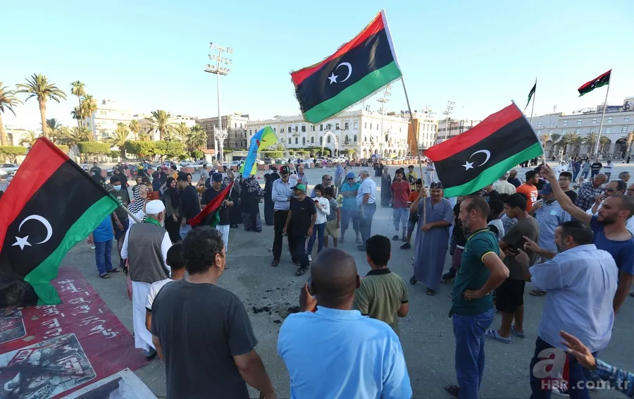 Libya halkı, darbeci Sisi'ye karşı Türk bayraklarıyla gösteri yaptı 9