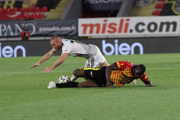 Süper Lig’de 2020-21 sezonunun şampiyon belli oldu! Galatasaray Beşiktaş Fenerbahçe...