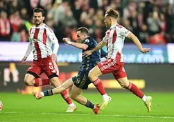 Kanarya deplasmanda kan kaybetti! Fenerbahçe ve Antalyaspor puanları paylaştı