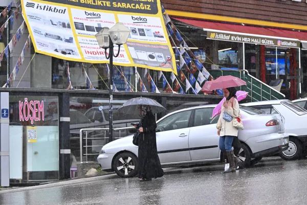 meteorolojiden-sari-kodlu-alarm-ankara-ve-bircok-ile-sel-su-baskini-dolu-yagisi-uyarisi-geldi-5-gunluk-hava-ta-1687337312246.jpg Meteoroloji'den sarı kodlu alarm! Ankara ve birçok ile sel, su baskını, dolu yağışı uyarısı geldi | 5 günlük hava tahmin raporu paylaşıldı - 10