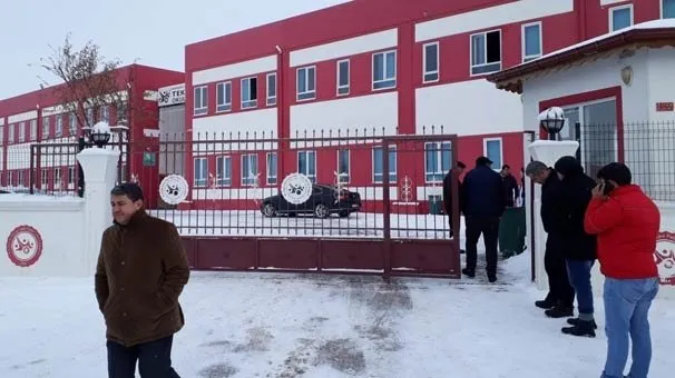Afyon'da dehşet! Gitar kutusundan çıkardığı silahla öğretmenini vurdu