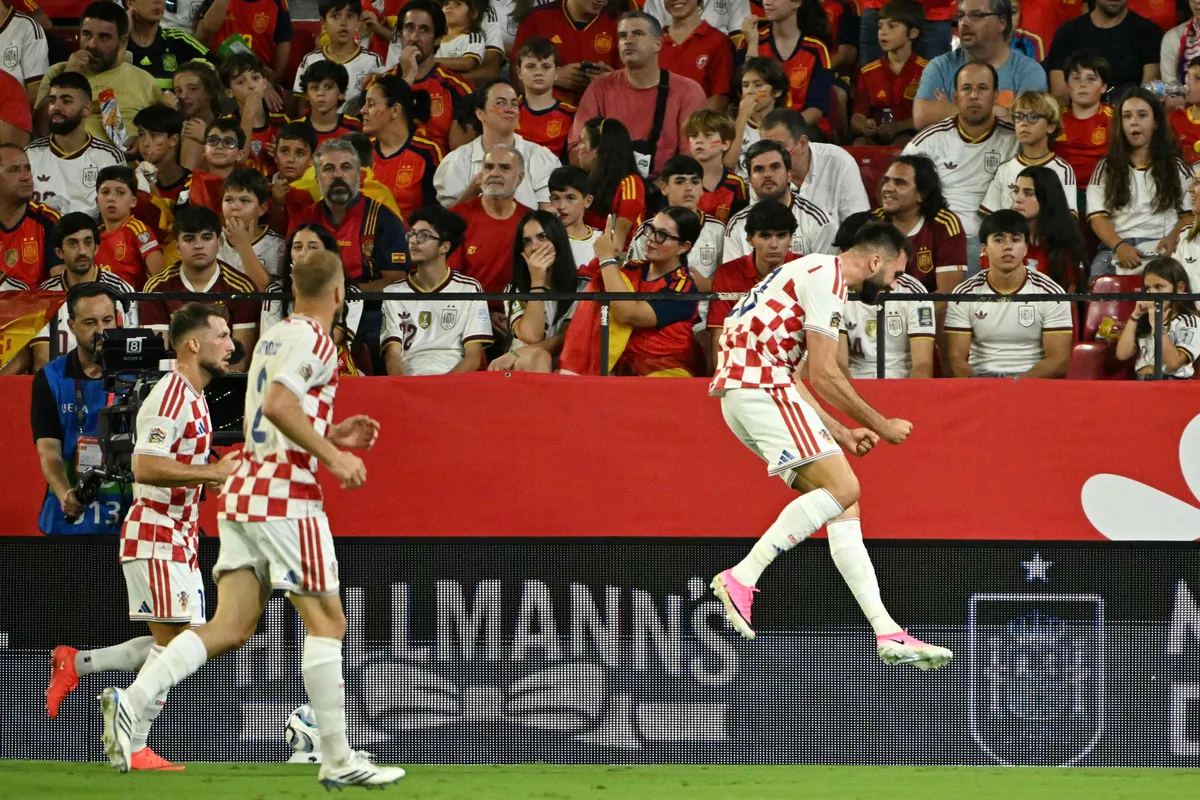 uefa-uluslar-liginde-dev-randevu-ispanya-ile-hirvatistan-a-haberde-karsi-karsiya-geliyor-1790713304383.jpg Lamine Yamal şov yaptı: İspanya, Hırvatistan'ı rahat geçti - 4