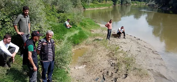 sakarya-nehrinde-akintiya-kapilan-10-yasindaki-muhammedin-cansiz-bedeni-bulundu-1657103032452.jpg Sakarya Nehri'nde akıntıya kapılan 10 yaşındaki Muhammed'in cansız bedeni bulundu - 2