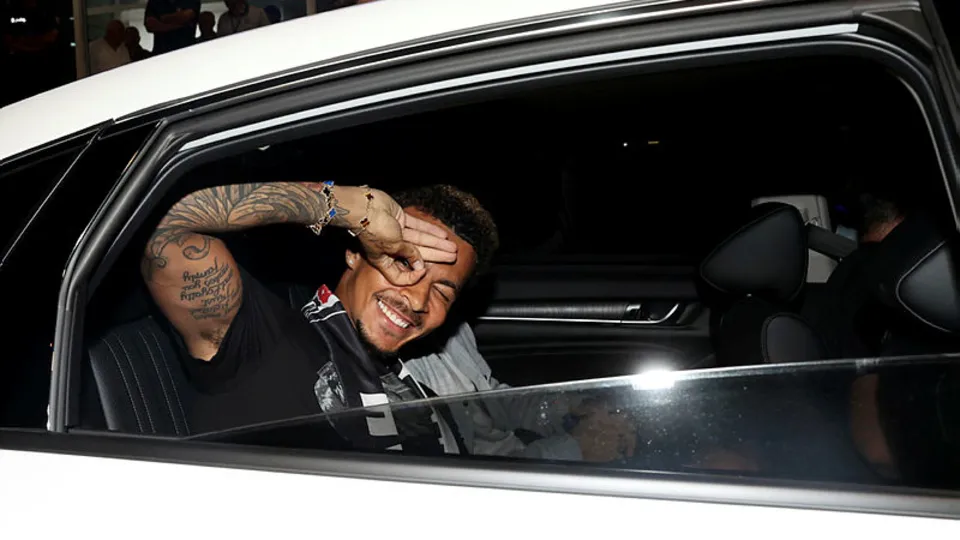 Yüzlerce taraftar havalimanına akın etti! Dele Alli İstanbul'da! Ünlü futbolcu ilgi karşısında hayatının şokunu yaşadı