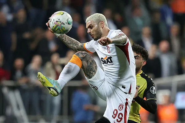 mauro-icardi-galatasaray-tarihine-gecti-23-yil-sonra-bir-ilk-jardeli-geride-birakti-1684603715755.jpg Mauro Icardi Galatasaray tarihine geçti! 23 yıl aradan sonra Jardel’i geride bıraktı - 3