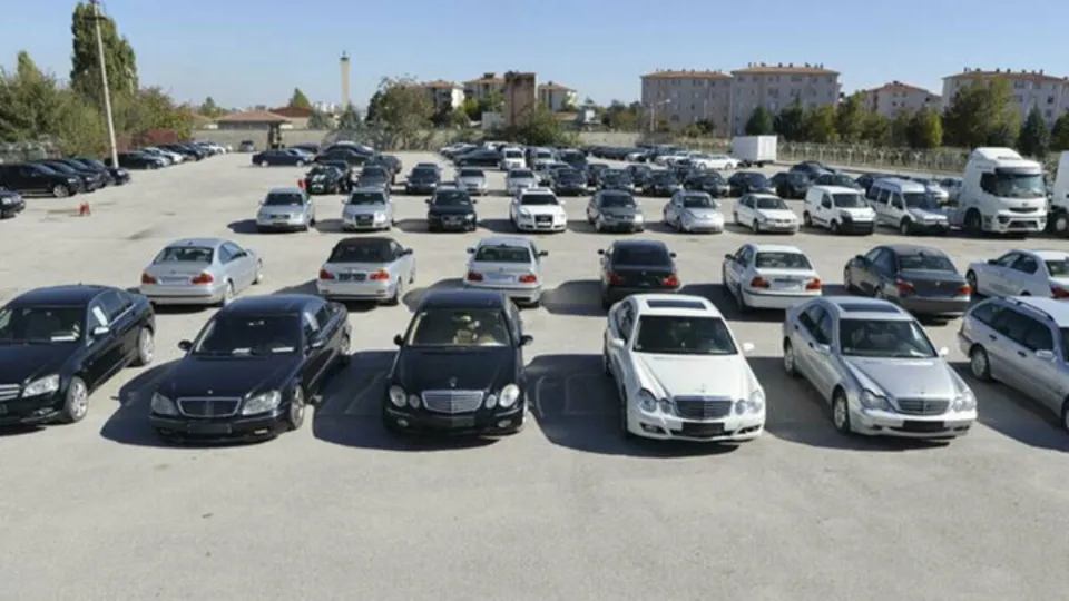İkinci el araç almak isteyenler dikkat! Bakanlık 20 bin TL'den başlayan araçları satışa çıkardı! Başvurular...