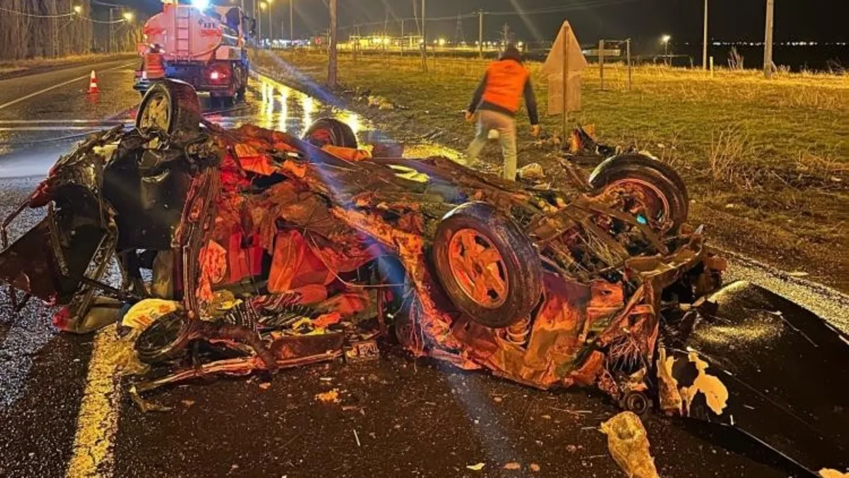 Ağrı'da kontrolden çıkan araç refüje daldı! 2'si ağır 4 yaralı