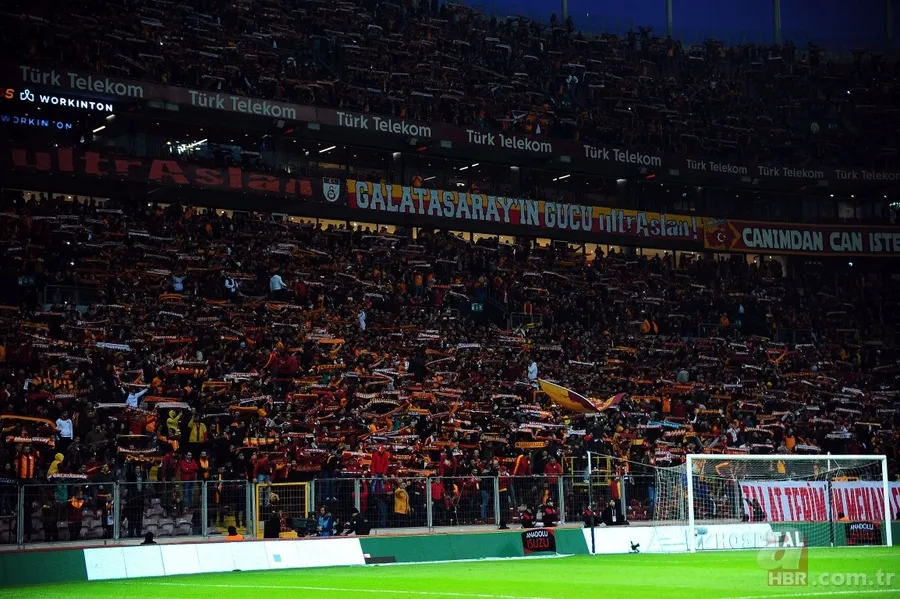 Galatasaray taraftarlarından anlamlı pankartlar 19