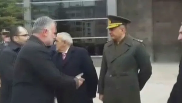 Tuğgeneral Özgür Nuhut, HDP’li isimlerin elini sıkmadı