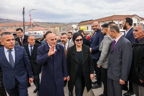 1707840542554.jpg Cumhur İttifakı ABB Başkan adayı Turgut Altınok'tan Mansur Yavaş'a 'hizmet' ayarı: Ankara'nın 5 yılı, boş yıl oldu! - 1
