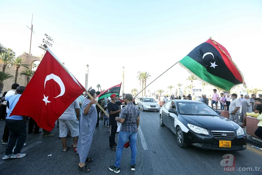 Libya halkı, darbeci Sisi'ye karşı Türk bayraklarıyla gösteri yaptı 10