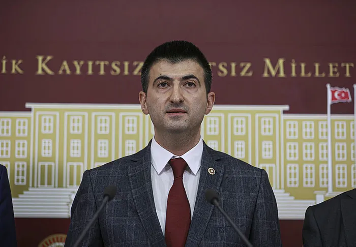 Son dakika: Muharrem İnce’nin sağ kolu CHP’li başkan Hasan Akgün’ün yeğeni çıktı! Partileşme sürecinde en ön safta yer alıyor