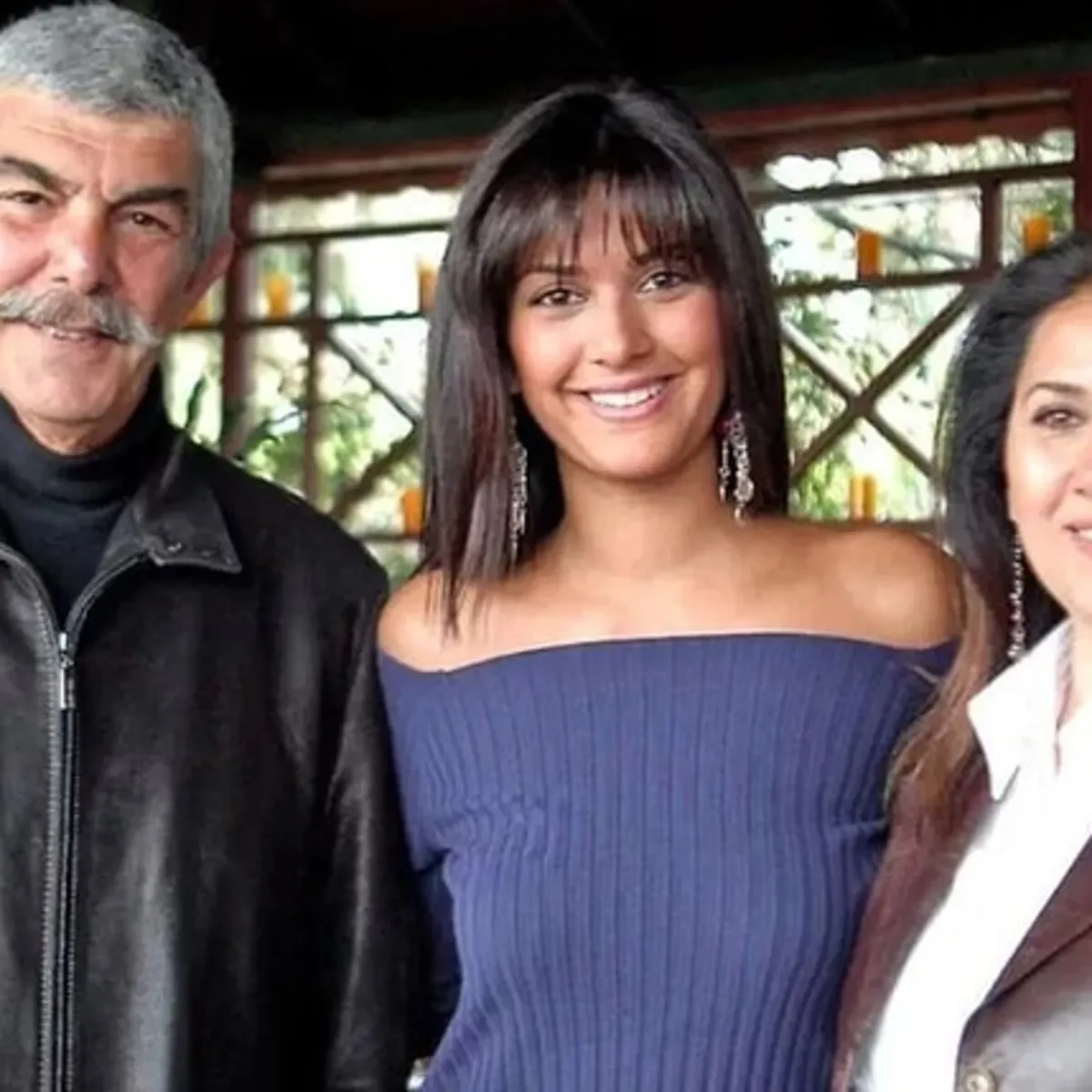 Güzelliği tescilli, asaleti ise genetik! Bergüzar Korel'in annesi yıllara meydan okuyor