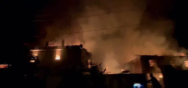 Bursa'da 3 ev alevlere teslim oldu!