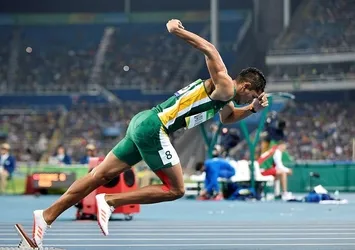 Wayde van Niekerk dünya rekoru kırdı!